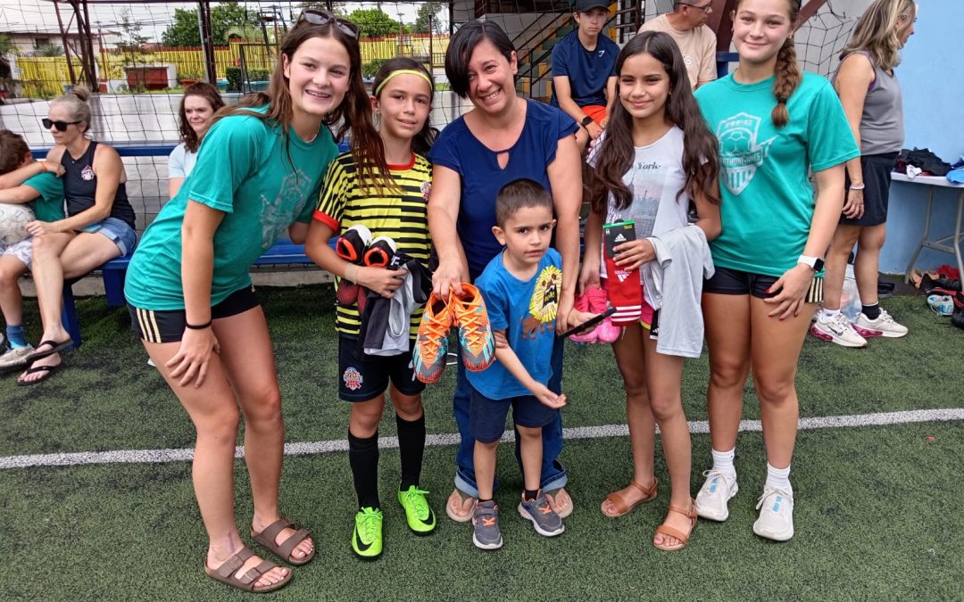 Niñas y Adolescentes juegan por sus Derechos