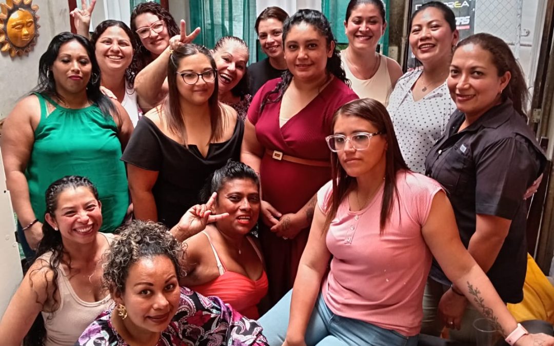 Sesión para madres y mujeres adultas de la Escuela de la Ternura